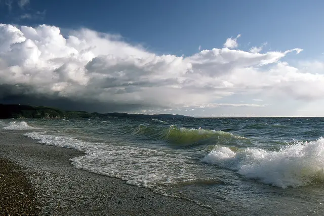 Waves rolling onto the shore of Lake Superior in Lake Superior Provincial Park, Ontario