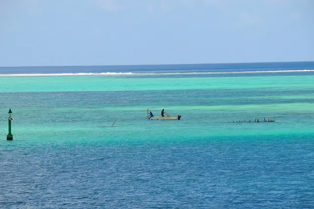 West side of Taha'a atoll - fishing inside the reef