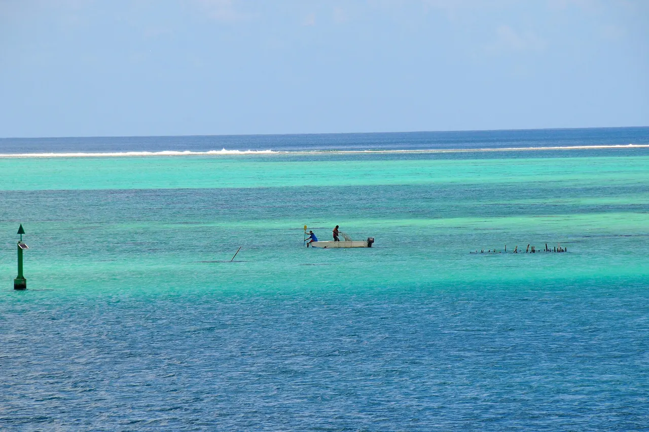 West side of Taha'a atoll - fishing inside the reef