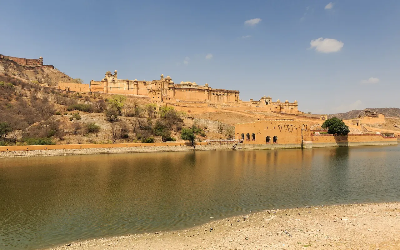The hilltop walls and palace buildings of Amber Fort outside Jaipur, Rajasthan