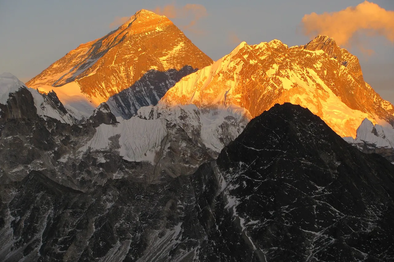 Nepal: Alpenglow on Everest