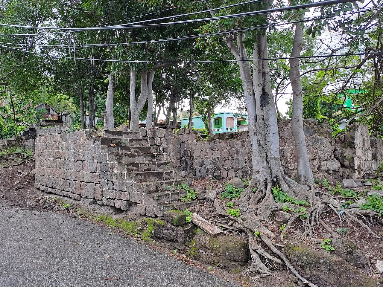 Ruins of an old house in the centre of Oranjestad, Sint Eustatius