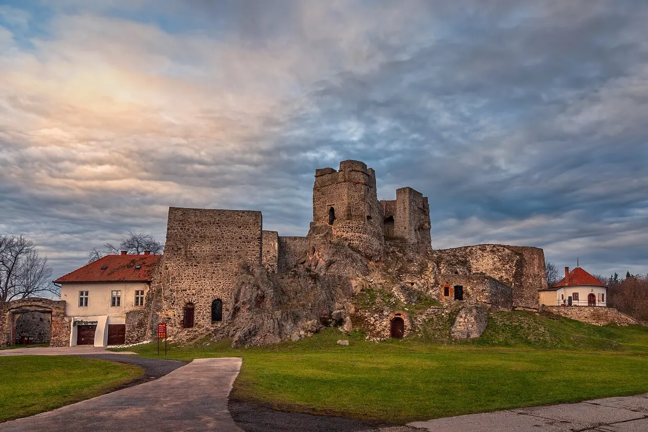 Slovakia: Levický Hrad December