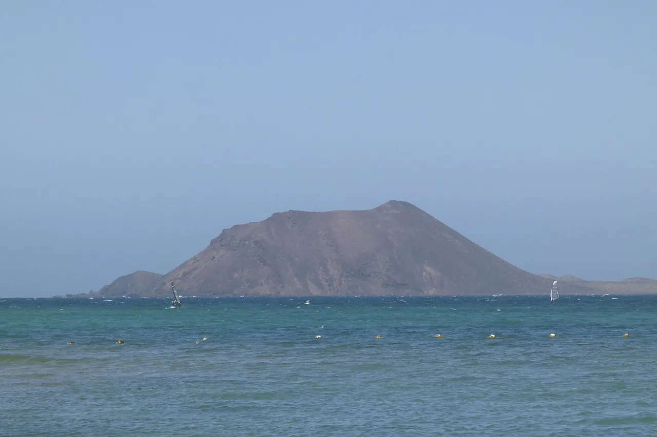 Isla de Los Lobos, seen from Corralejo beach, Fuerteventura, Canary Islands, Spain