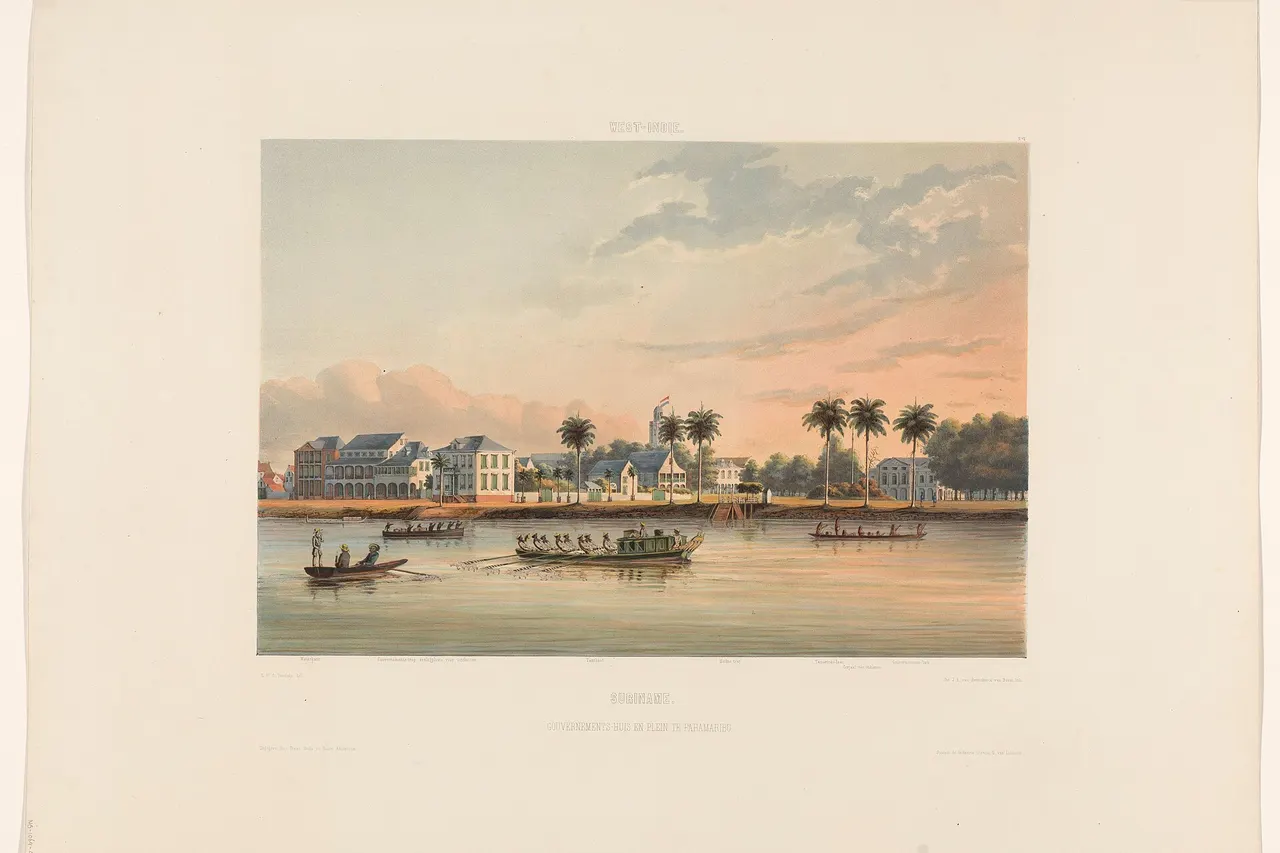 Waterkant met Gouverneurshuis te Paramaribo Suriname. Gouvernements huis en plein te Paramaribo titel op object NG 4