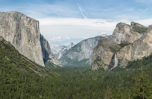 Yosemite Valley from Tunnel View, with El Capitan, Half Dome and Bridalveil Fall